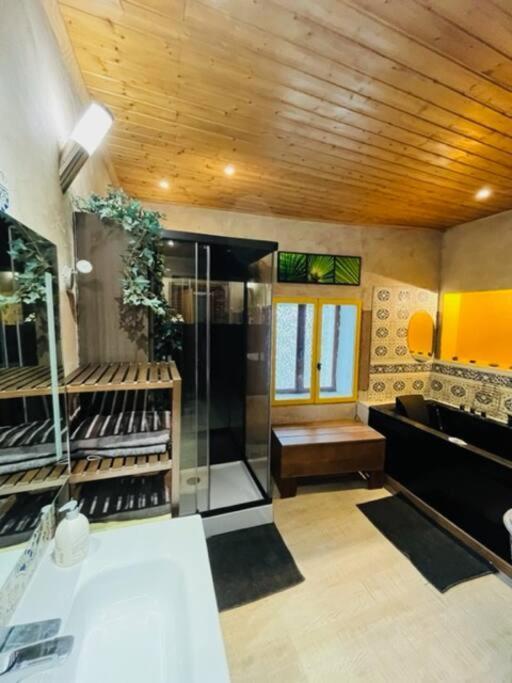 Maison De Village, Jacuzzi, Salle Cinema Valencin Exterior photo